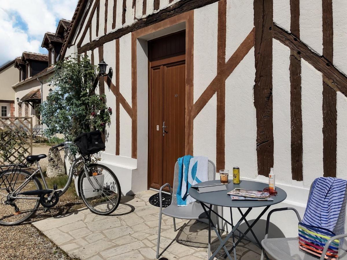 Logis Hotel Du Cygne Bracieux Exterior foto