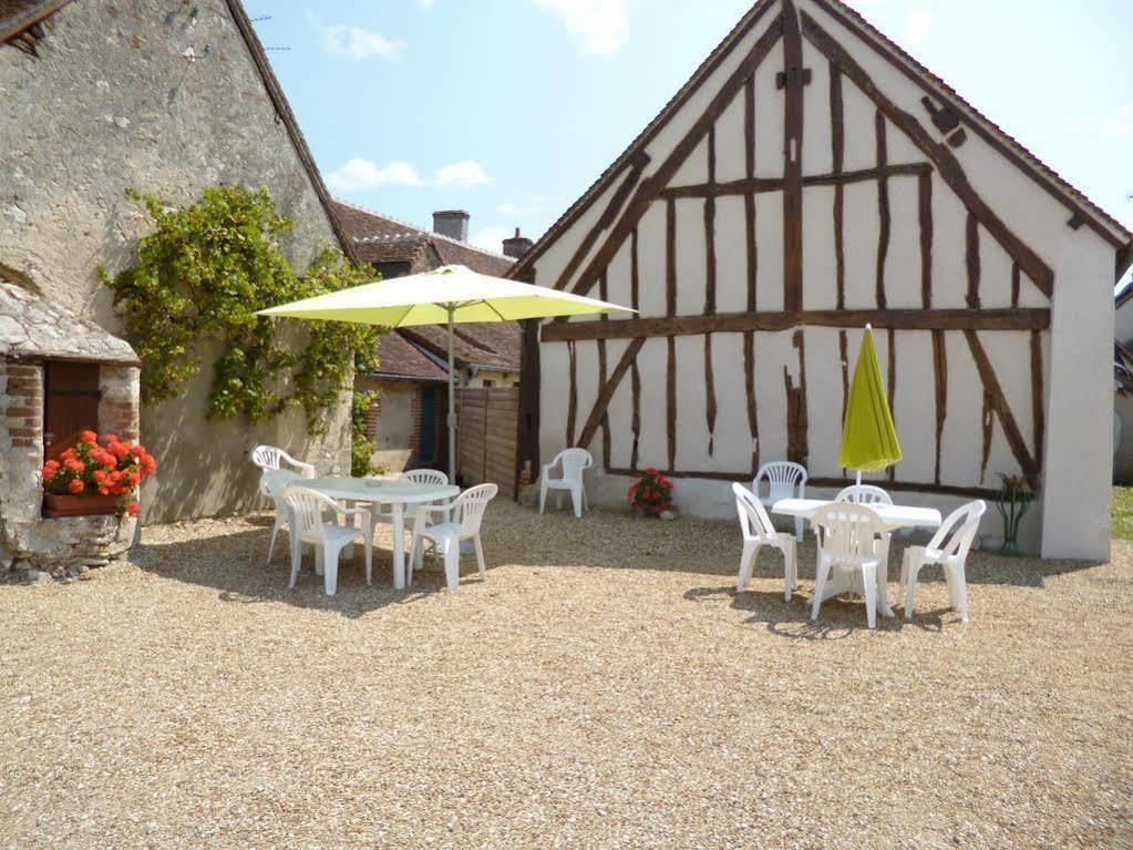 Logis Hotel Du Cygne Bracieux Exterior foto