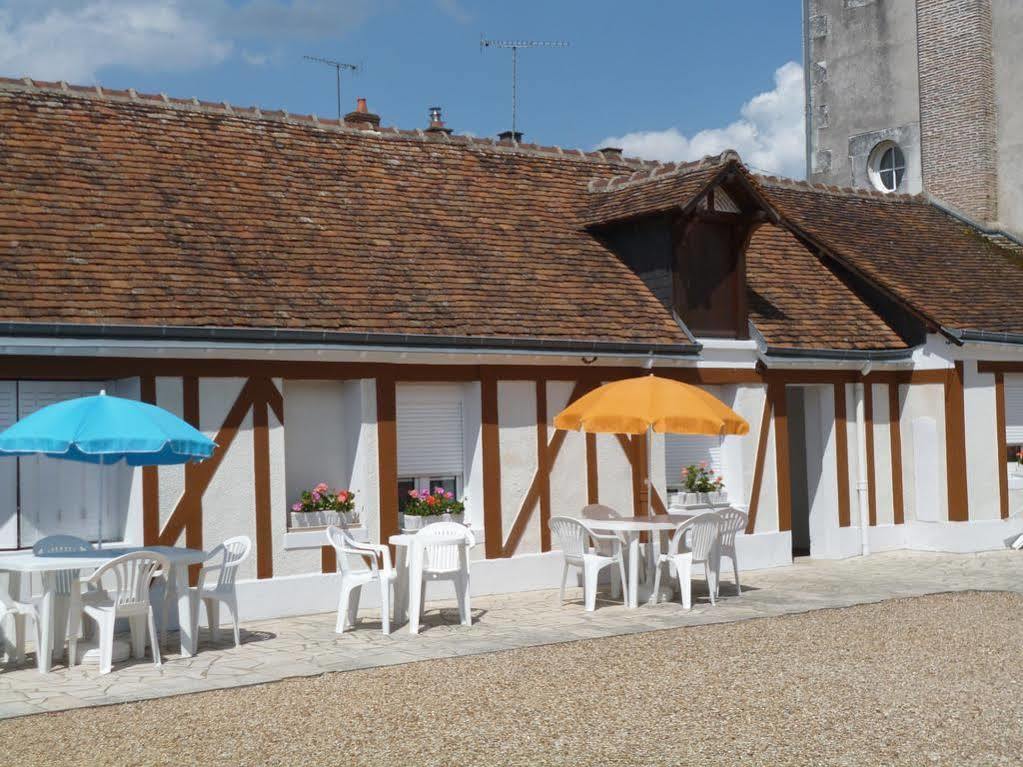 Logis Hotel Du Cygne Bracieux Exterior foto